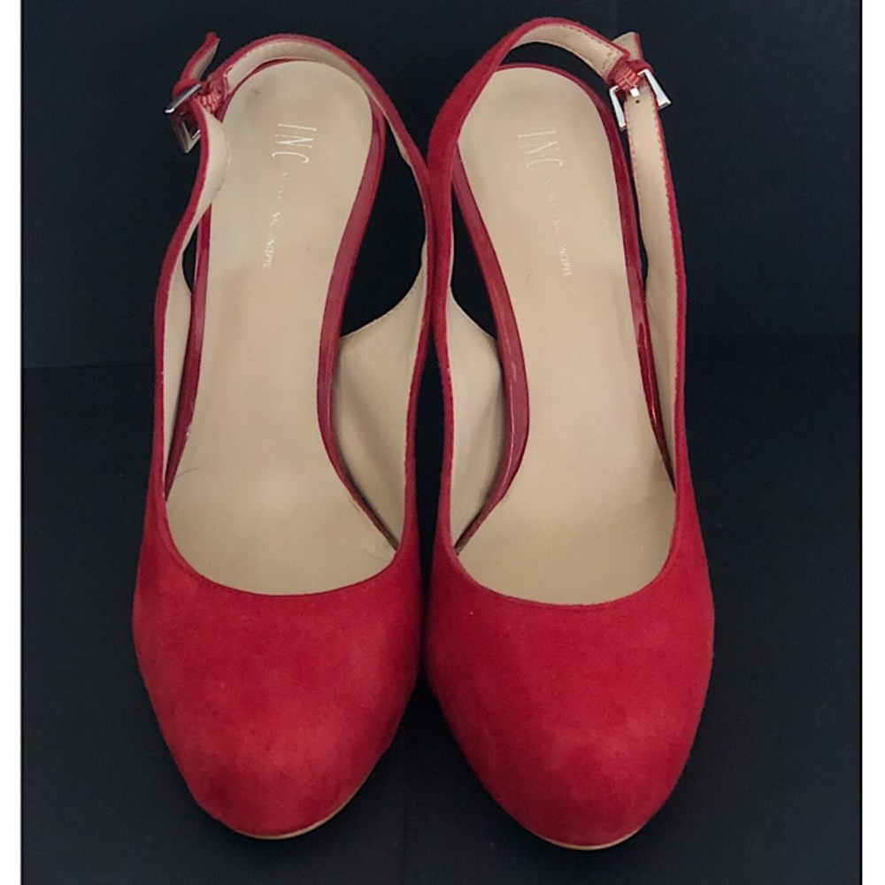 Red pumps